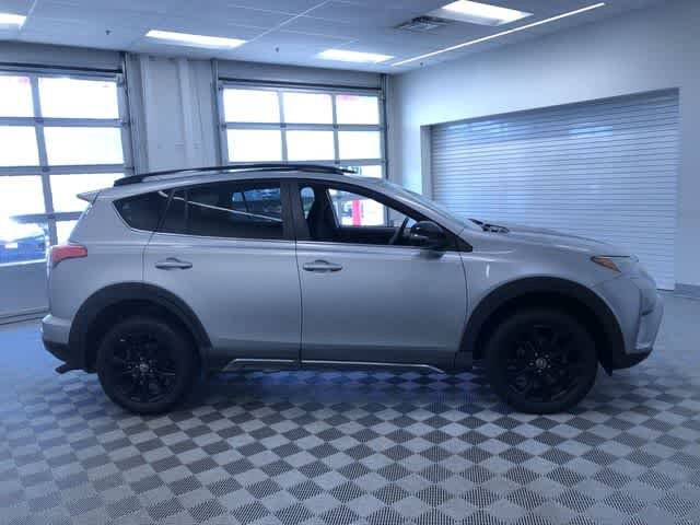 Thumbnail: 2018 Toyota RAV4 - 37