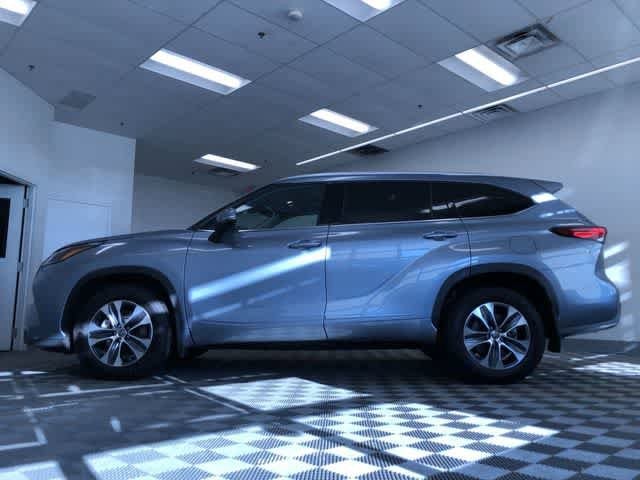 Thumbnail: 2022 Toyota Highlander - 11