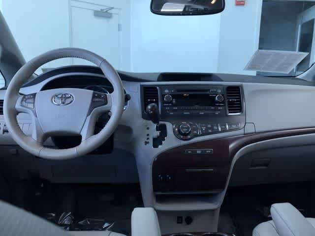 Thumbnail: 2014 Toyota Sienna - 20