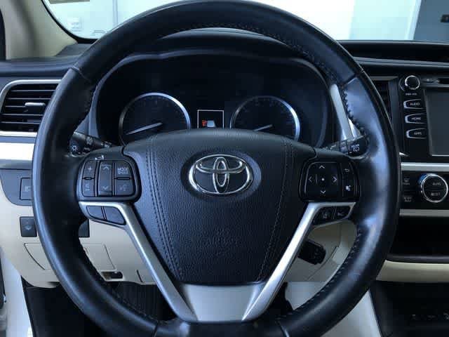 Thumbnail: 2017 Toyota Highlander - 26