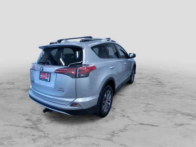Thumbnail: 2016 Toyota RAV4 - 10