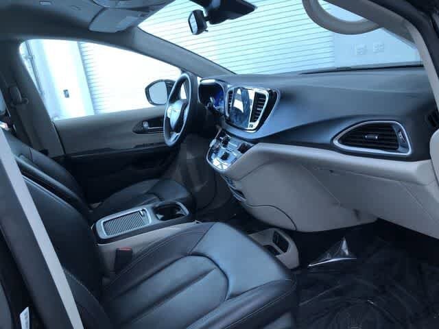 Thumbnail: 2024 Chrysler Pacifica - 24