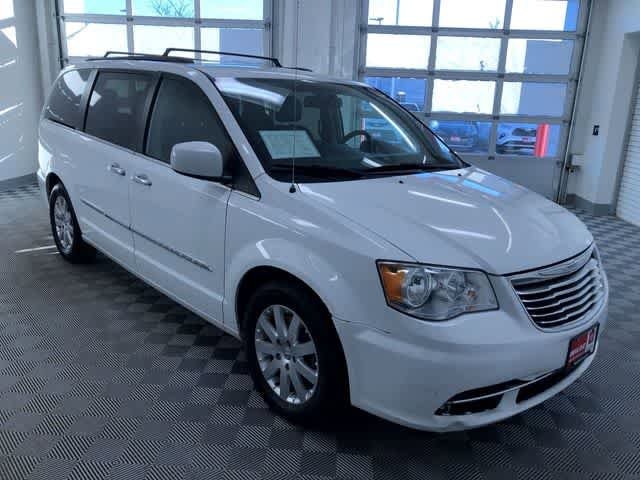 Thumbnail: 2015 Chrysler Town & Country - 35