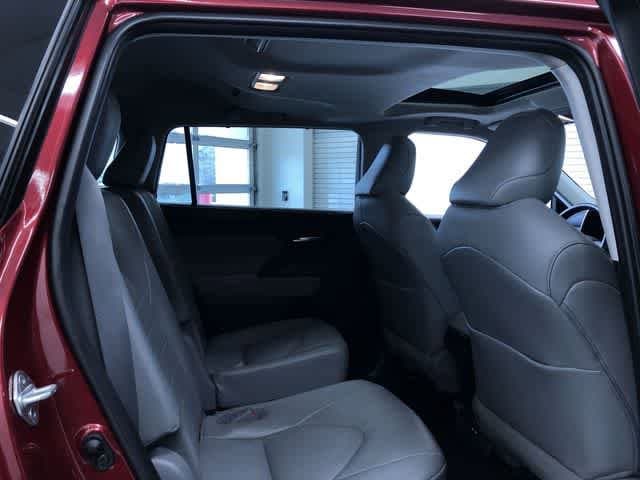 Thumbnail: 2021 Toyota Highlander - 22