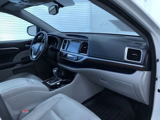 Thumbnail: 2016 Toyota Highlander - 26