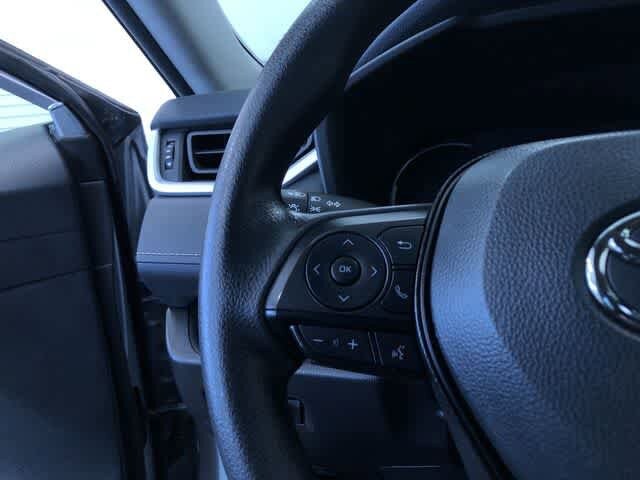 2025 Toyota RAV4 LE - Photo 25