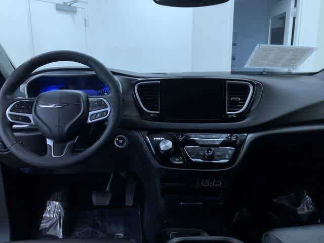 Thumbnail: 2025 Chrysler Pacifica - 18