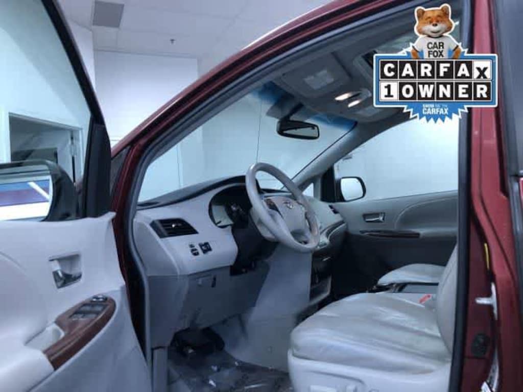 Used 2011 Toyota Sienna XLE Mini-van, Passenger