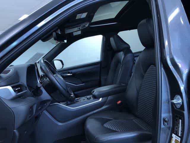 Thumbnail: 2025 Toyota Highlander - 18