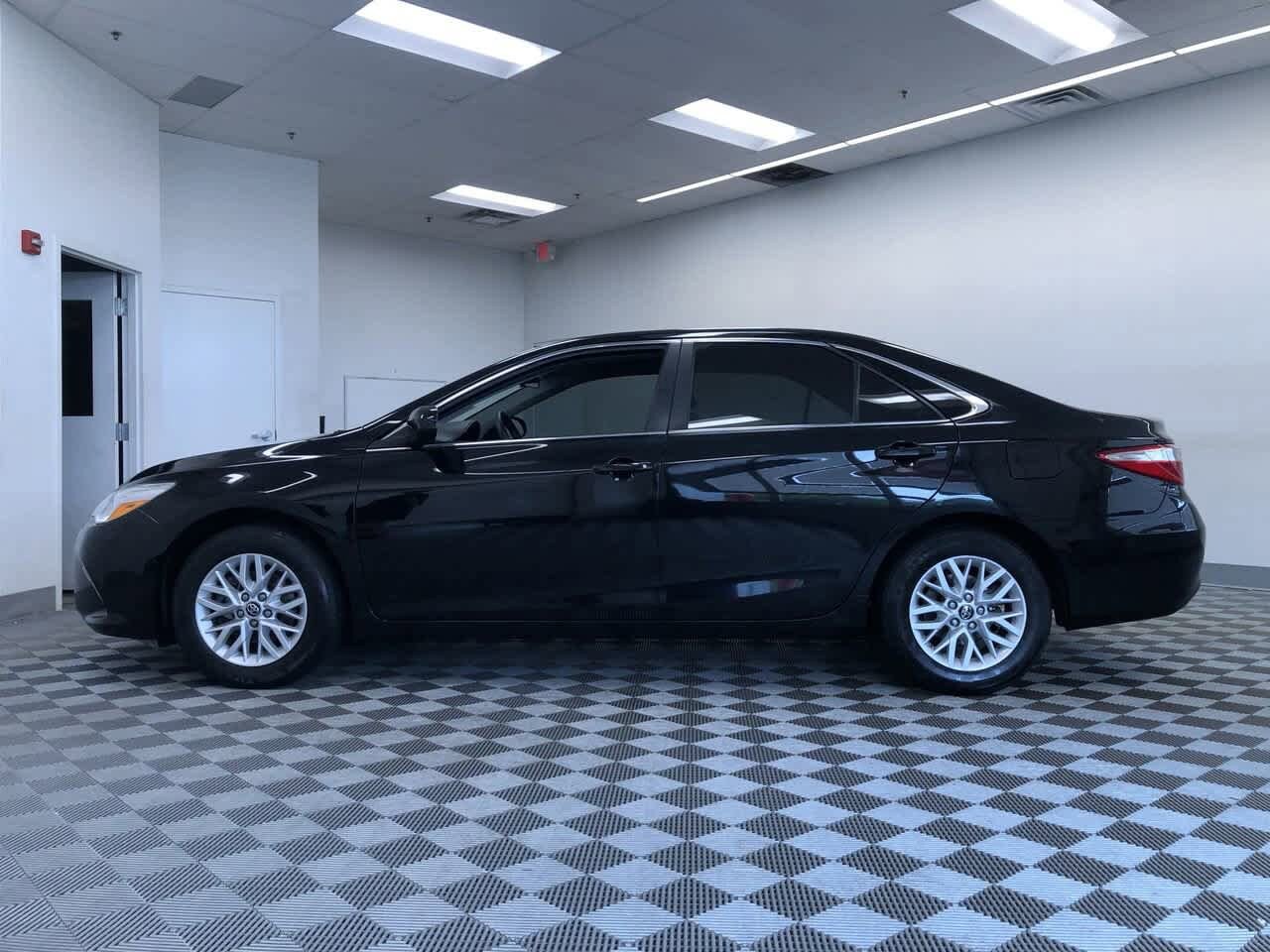 Thumbnail: 2017 Toyota Camry - 11