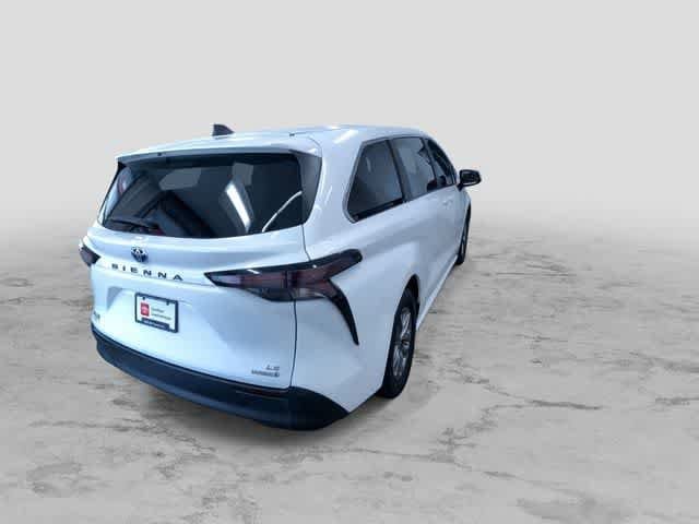 Thumbnail: 2023 Toyota Sienna - 9
