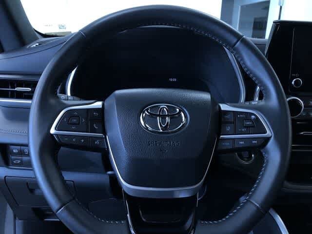 Thumbnail: 2025 Toyota Highlander - 16