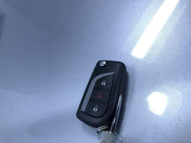 2025 Toyota RAV4 LE - Photo 31