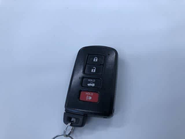 Thumbnail: 2013 Toyota Camry - 32