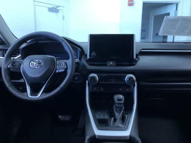 Thumbnail: 2023 Toyota RAV4 - 17