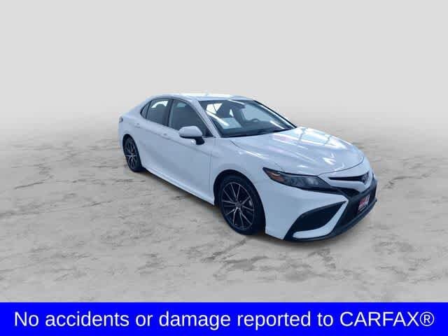 2024 Toyota Camry SE photo 3