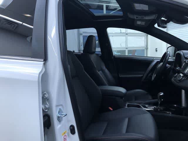 Thumbnail: 2018 Toyota RAV4 - 22