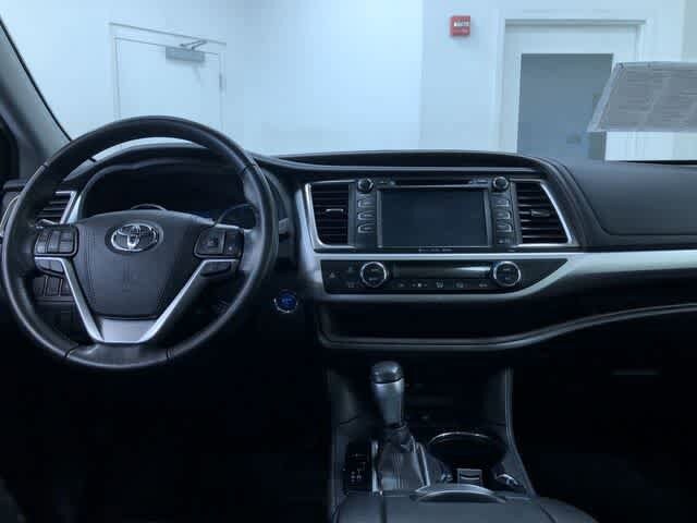 Thumbnail: 2019 Toyota Highlander - 17