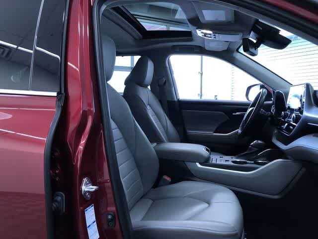 Thumbnail: 2021 Toyota Highlander - 23