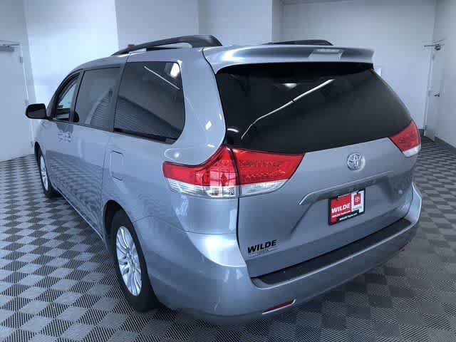 Thumbnail: 2014 Toyota Sienna - 14