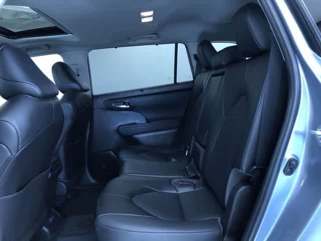 Thumbnail: 2022 Toyota Highlander - 20