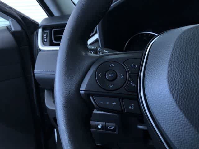 Thumbnail: 2022 Toyota RAV4 - 17