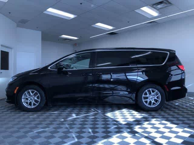 Thumbnail: 2024 Chrysler Pacifica - 12