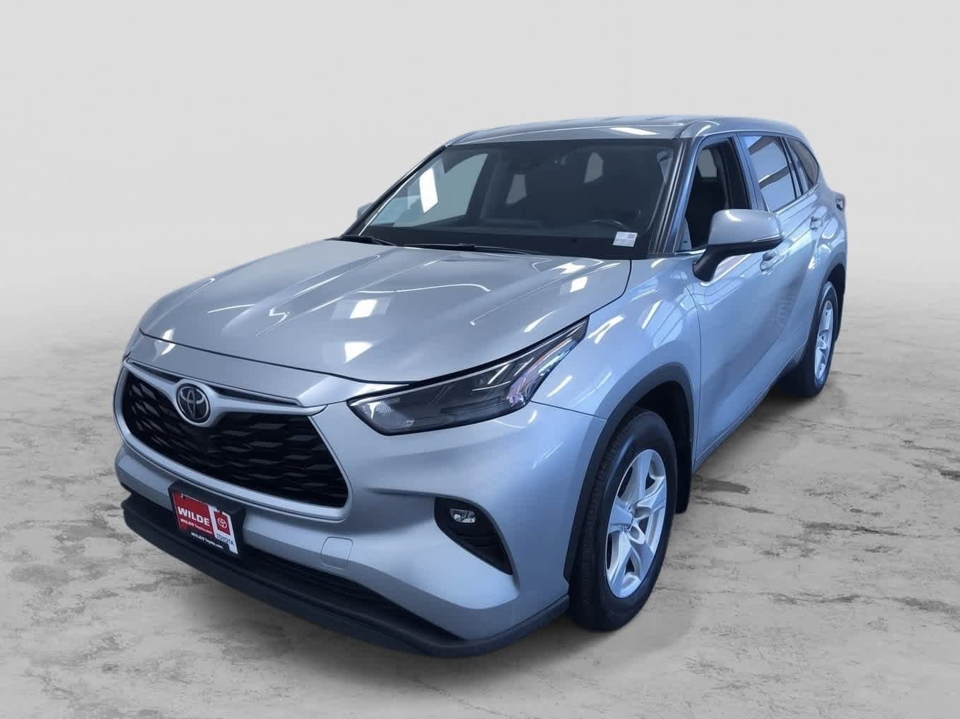 2024 Toyota Highlander LE -
                  West Allis, WI