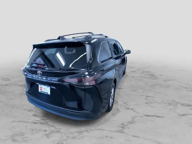 Thumbnail: 2026 Toyota Sienna - 9