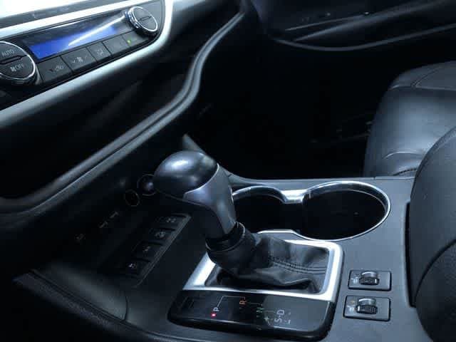 Thumbnail: 2019 Toyota Highlander - 29