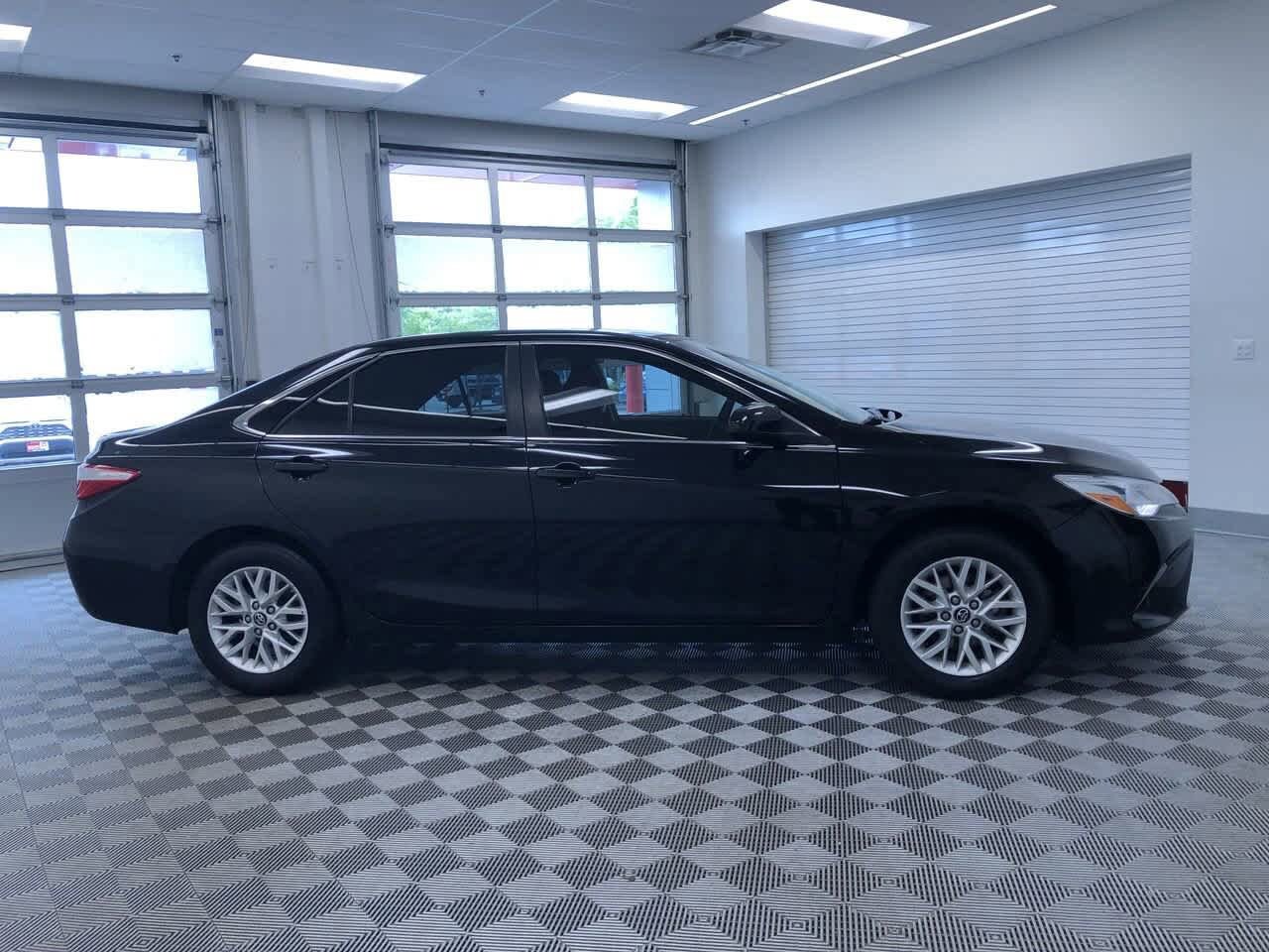 Thumbnail: 2017 Toyota Camry - 34