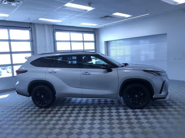 Thumbnail: 2025 Toyota Highlander - 34