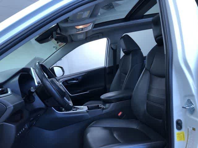 Thumbnail: 2020 Toyota RAV4 - 18