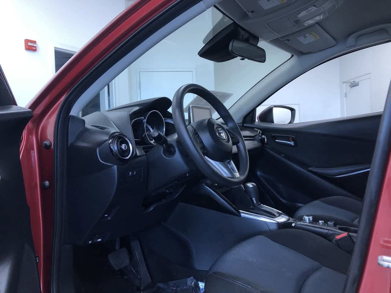 Thumbnail: 2017 Toyota Yaris iA - 10