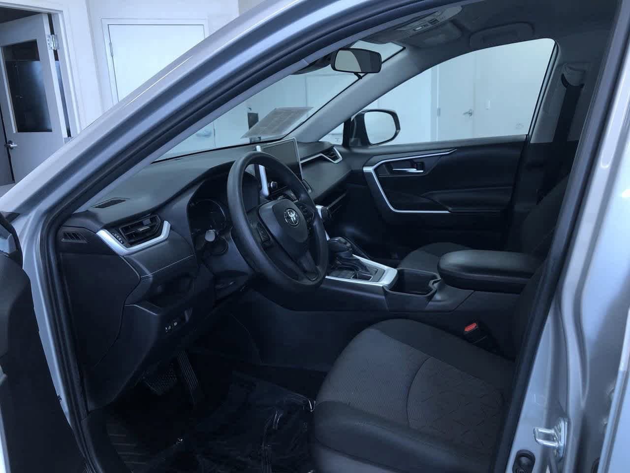 2024 Toyota RAV4 XLE 9