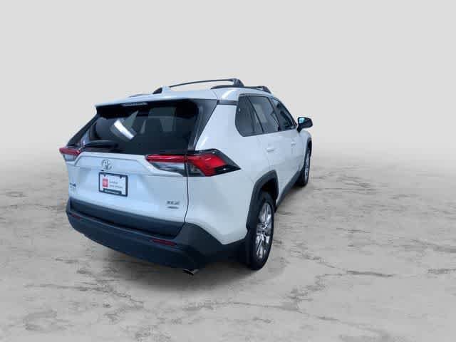 Thumbnail: 2021 Toyota RAV4 - 9