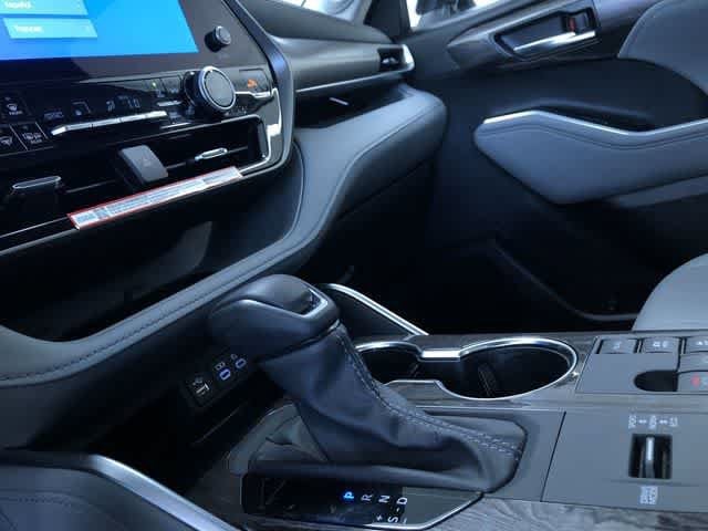 Thumbnail: 2025 Toyota Highlander - 24