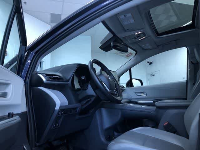 Thumbnail: 2021 Toyota Sienna - 10