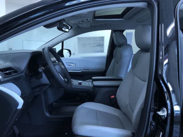 Thumbnail: 2026 Toyota Sienna - 18