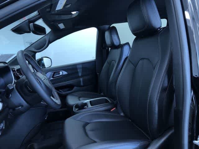 Thumbnail: 2025 Chrysler Pacifica - 18