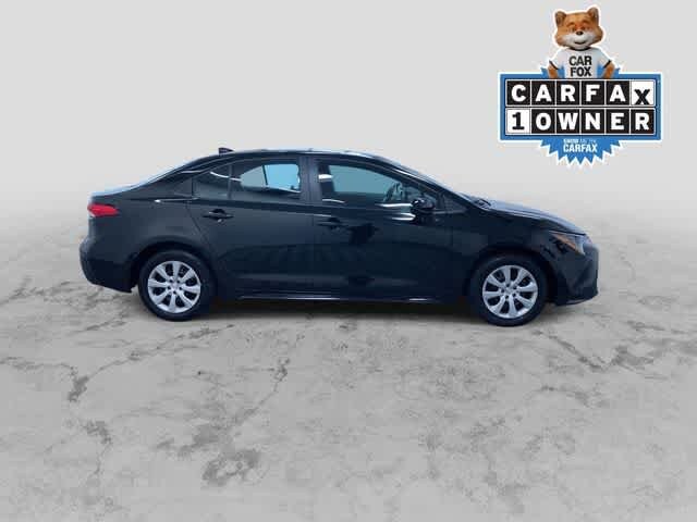 2025 Toyota Corolla LE photo 2