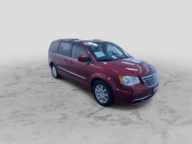 Thumbnail: 2015 Chrysler Town & Country - 3