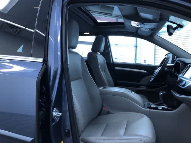 Thumbnail: 2015 Toyota Highlander - 24