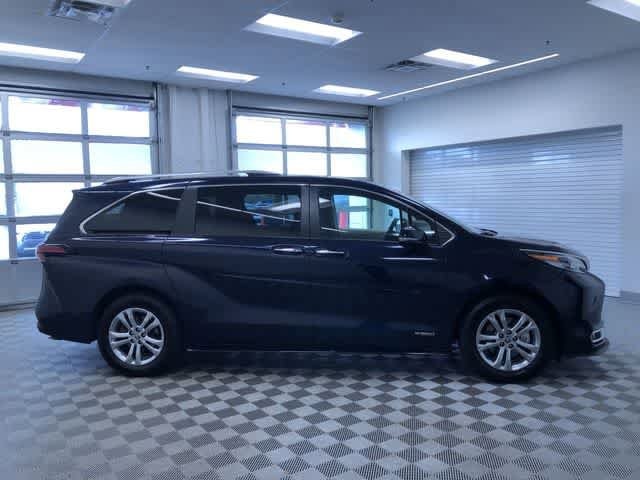 Thumbnail: 2021 Toyota Sienna - 31