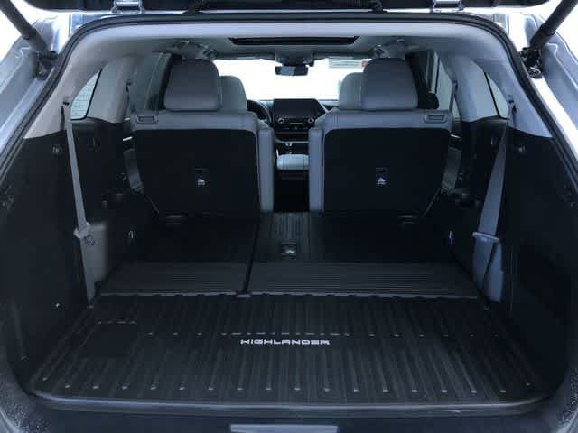 Thumbnail: 2024 Toyota Highlander - 31