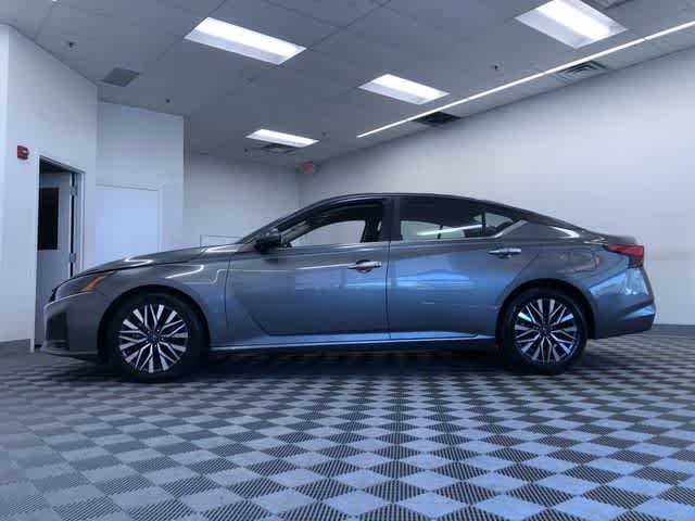 Thumbnail: 2023 Nissan Altima - 12