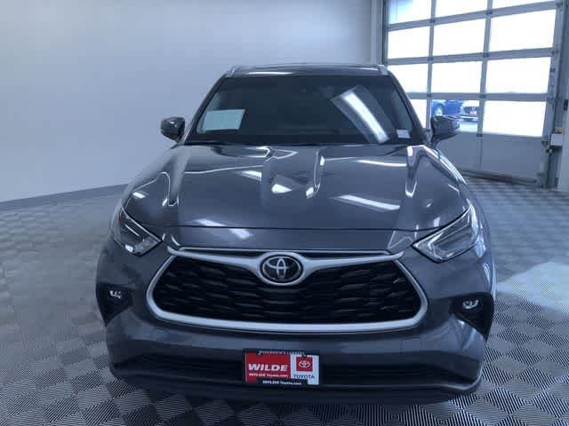 Thumbnail: 2023 Toyota Highlander - 16