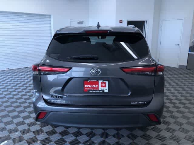 Thumbnail: 2022 Toyota Highlander - 13