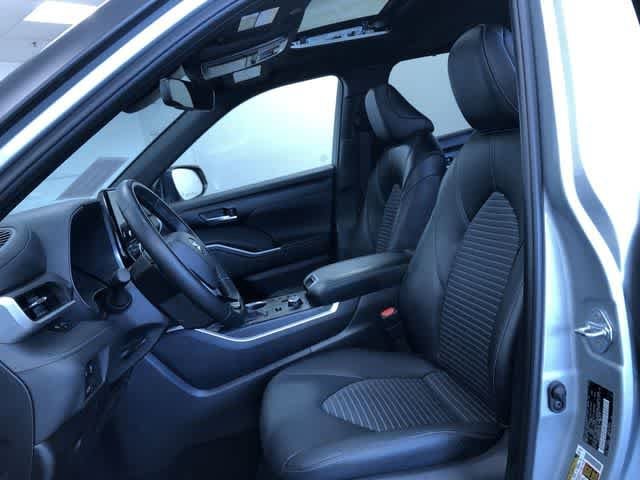 Thumbnail: 2025 Toyota Highlander - 21