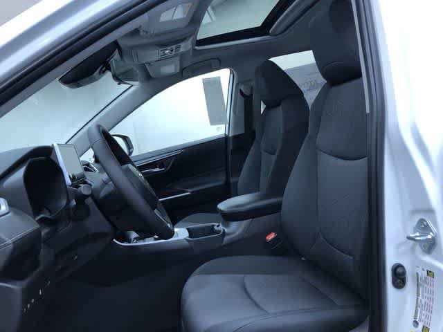 Thumbnail: 2025 Toyota RAV4 - 18